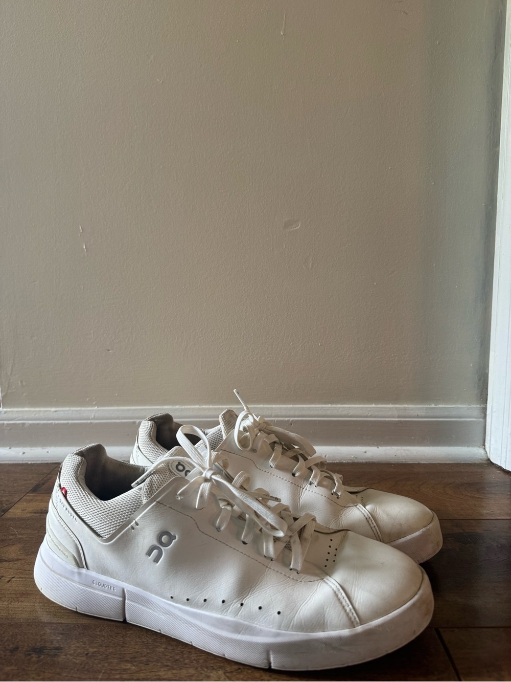 On Cloud White Men's “The Roger”
